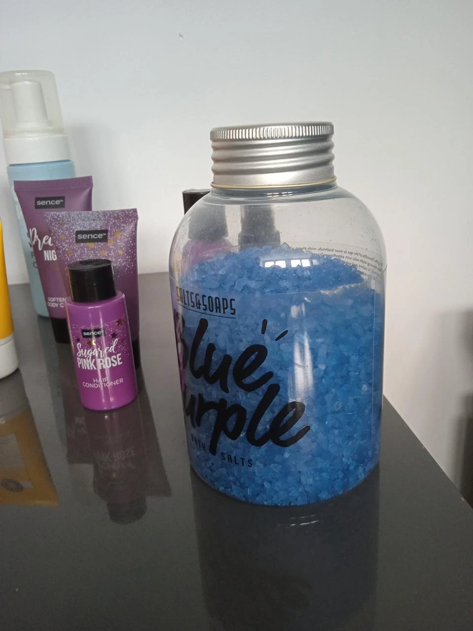 Gran lote de productos de belleza, suero, crema, exfoliante, sal de baño – photo 9